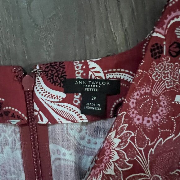 Ann Taylor Factory Red Paisley Floral Print Sleeveless V Neck Dress Size 2 P - Picture 3 of 5